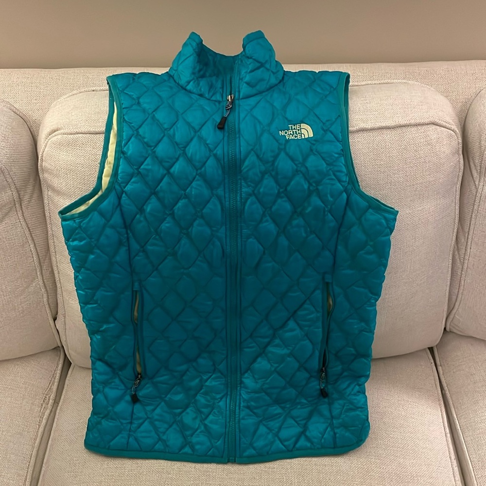 Womens North Face Thermoball vest size medium.